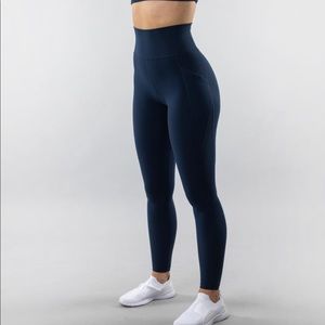 💙SOLD💙 Alphalete surface pocket legging navy